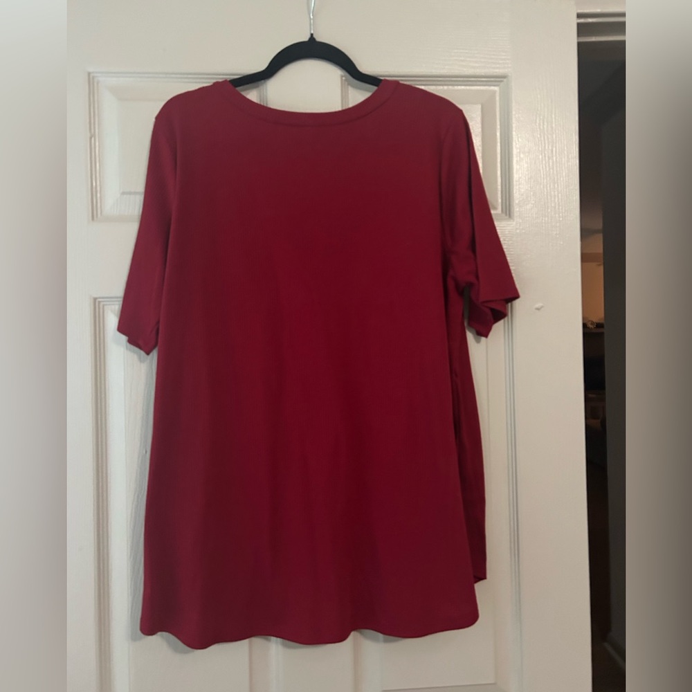 Deep Red V-Neck Ribbed Tee - Picture 2 of 4